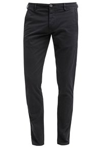 Svarta bomullsbyxor med rak benform, med framtida knäppning och fem fickor, slät textur och utan synliga mönster.