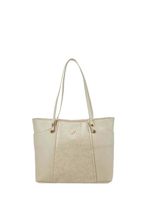 Bolso tote de piel beige con dos correas para el hombro, logo en tono dorado en la parte delantera y bolsillos laterales, mostrado sobre un fondo blanco.