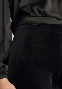 Monki Calças - black