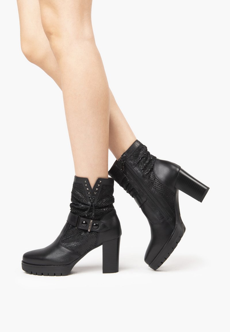 Fellini Ankle Boots in Nero