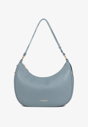 Borsa a tracolla in pelle azzurro chiaro con texture liscia, forma curva e tracolla regolabile, caratterizzata da una zip in tono oro e un dettaglio con logo.