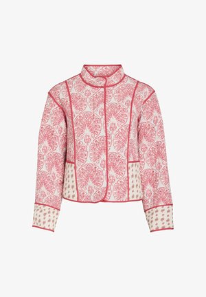 Hosszú ujjú, magas nyakú dzseki fehér alapon piros virágmintákkal, az alján és az oldalán kisebb, kontrasztos virágmintás panelekkel.