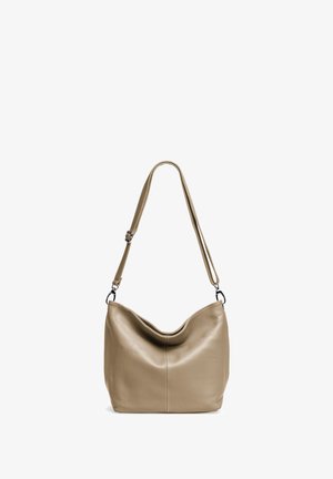 Beige Leder Schultertasche mit einem weichen, lässigen Design, einem einzelnen verstellbaren Riemen und dezenten Nähten an der Vorderseite.