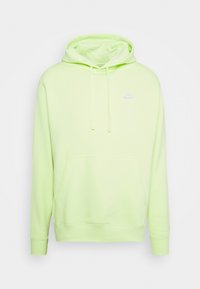 Hoodie Nike vert clair avec poche frontale, capuche réglable avec cordon de serrage, et petit logo Nike blanc sur la poitrine.