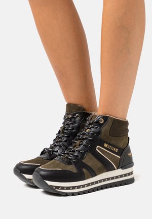 Mustang Lace-up ankle boots - military