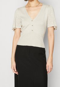 Morgan Neule - gold-coloured