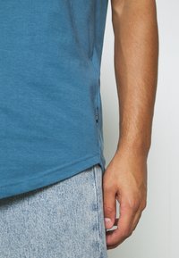 Only & Sons ONSMATT TEE 10 PACK - T-shirt básica - white/blush/bride/heather/green/papaya/icemelt/navy/black
