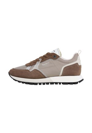 Sneaker Pepe Jeans marrone e beige con pannelli in suede e tessuto, chiusura con lacci, suola intermedia bianca e suola esterna nera con battistrada.