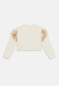 Kratka, dolgimi rokavi zgornji del v kremni pletenini. Ima mehke, nabrane pastelne poudarke na ramenih. Preprost okrogel izrez, teksturirana zaključna obdelava.