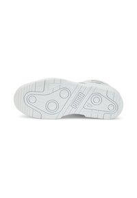Valge sneakerite tallal on tekstuuriga pind, millel on ringikujulised ja noolekujulised mustrid. Küljel on trükitud logo. Vastupidav kaugmaterjal.