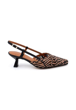 Scarpa slingback a punta con tomaia intrecciata nera e beige, caratterizzata da un tacco quadrato basso e cinturino alla caviglia regolabile.