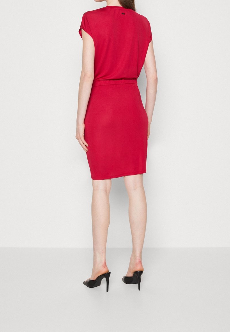 strapless open back dress ALEXANDER MCQUEEN Size 12 Red Black Embossed Skull Patent Leather Slip On  Loafers – Sui Generis Designer Consignment main image 0