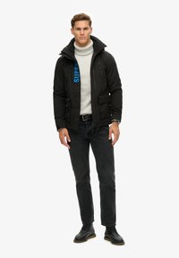 Superdry & Co ULTIMATE SD CHEATER - Chaqueta de entretiempo - black blue bay
