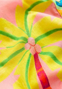 Unselected, pink placement palm print