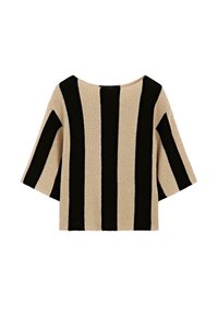 Pull en maille épaisse avec larges rayures verticales noires et beiges et manches trois-quarts.