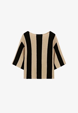 Groft gebreide trui met brede verticale zwarte en beige strepen en driekwart mouwen.