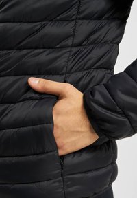 Sergio Tacchini NESSEN  - Zimní bunda - black harvest gold