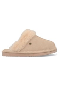 Beige suede pantoffels met een fluffy, crèmekleurige kraag. Voorzien van een getextureerde zool en subtiele metalen accentdetails.