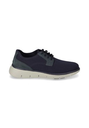 Scarpa casual nera con lacci, tomaia in mesh traspirante e suola bianca spessa e texturizzata, mostrata di profilo.