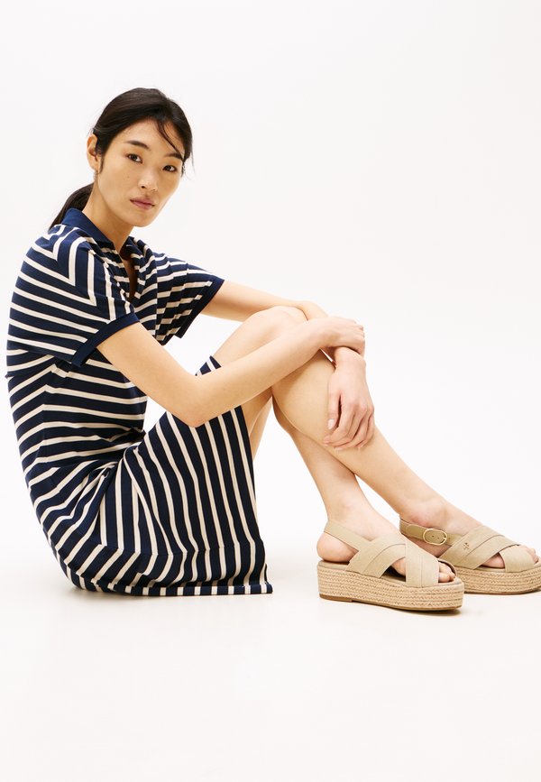 Platform sandals - horseradish