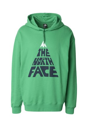 Zelená mikina s kapucí, přední šňůrky a velký stylizovaný nápis „THE NORTH FACE“ ve tvaru trojúhelníku na hrudi.