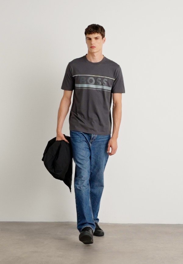 TEE ICONIC ZONE - Print T-shirt4