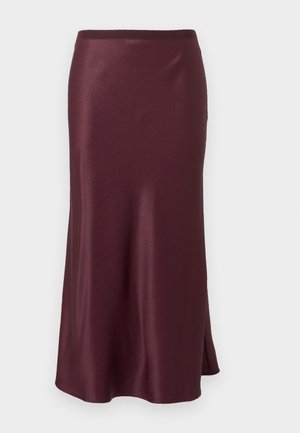 Jupe midi en satin bordeaux foncé avec une légère évasement et une fente latérale subtile, dotée d'une ceinture lisse.