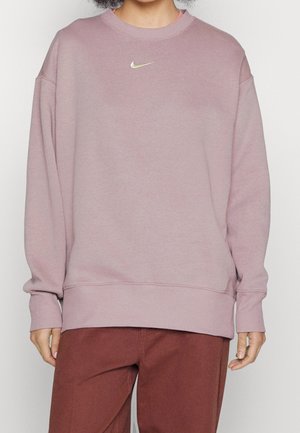 Stofroze sweatshirt met een geribde halslijn en manchetten. Heeft een klein, reflecterend Nike-logo op de borst. Zacht materiaal, loszittend ontwerp.