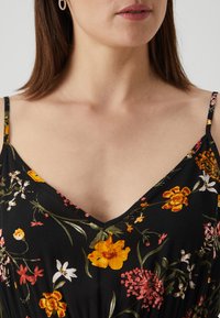 Vero Moda VMEASY SLIT MAXI V-NECK DRESS - Maksi suknelė - black/vicka