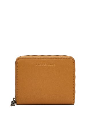 Portefeuille compact en cuir marron avec fermeture éclair et nom de marque subtilement embossé au centre avant.