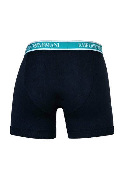 Moške mornarsko modre boksarice s turkiznim pasom, ki vsebuje bele napise. Gladek material, prilega se telesu, klasičen kroj brez vzorcev.