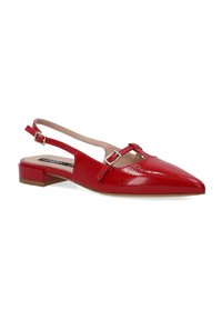 Rød lakeret slingback sko med spids tå, lille blokhæl og dekorativ spænde-detail på overdelen. Glat finish og elegant design.