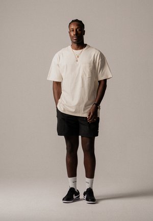 LOGO POCKET TEE UNISEX - T-shirt basique - white