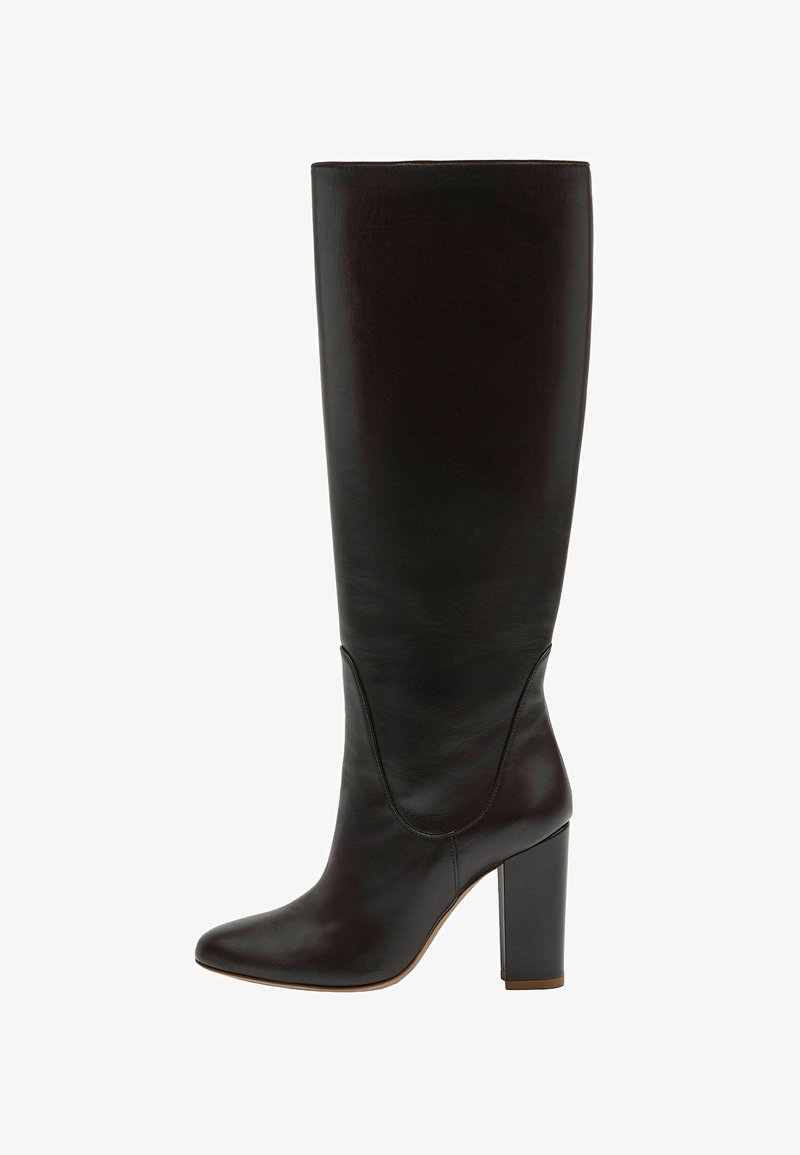 Bota de cuero negro hasta la rodilla con punta redonda y tacón alto en bloque, acabado suave, con detalles en la costura lateral.