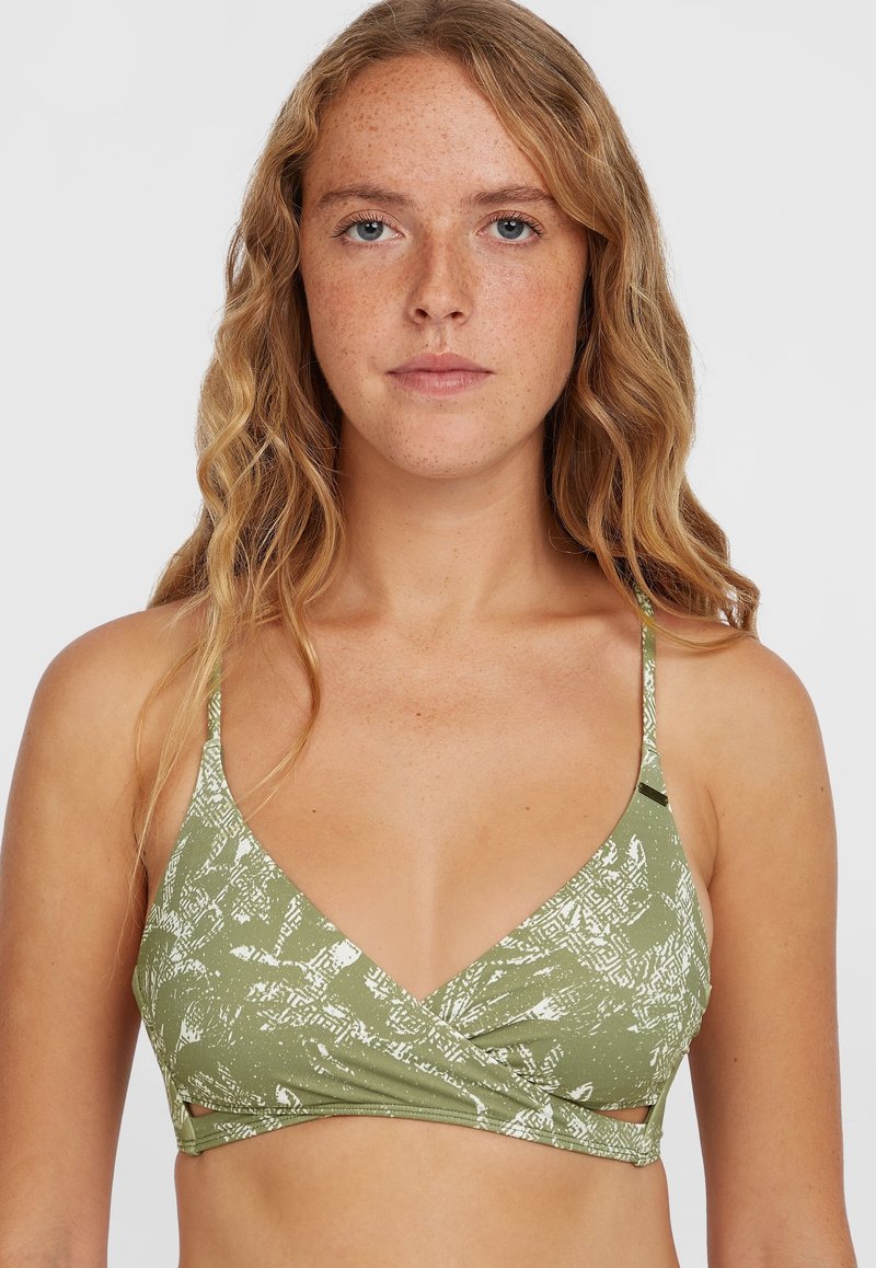 Top de bikini verde oliva con diseño de envoltura, que presenta un patrón abstracto blanco texturizado y tirantes delgados.