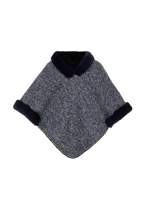 Harso harmaa poncho, jossa on tummansininen keinoturkiseläin ja hihat, esittäen timanttimuotoa ja kultaisia tikkejä helman ympärillä.