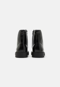Pier One Snørestøvletter - black