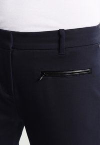 Tommy Hilfiger Tygbyxor - dark blue