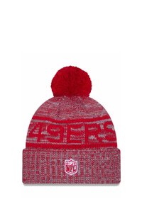 Berretto di lana rosso con pompon nella parte superiore, caratterizzato da un motivo grigio e un risvolto. Presenta un logo NFL sul davanti.