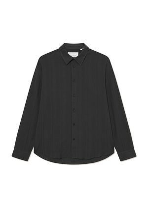 Chemise noire à manches longues avec un col, fermeture à boutons sur le devant, texture lisse et ourlet arrondi en bas.