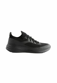 Chaussure de sport noire avec un dessus en tricot, des accents en maille et une semelle en caoutchouc texturée. Conçue avec un bout arrondi et des lacets plats.