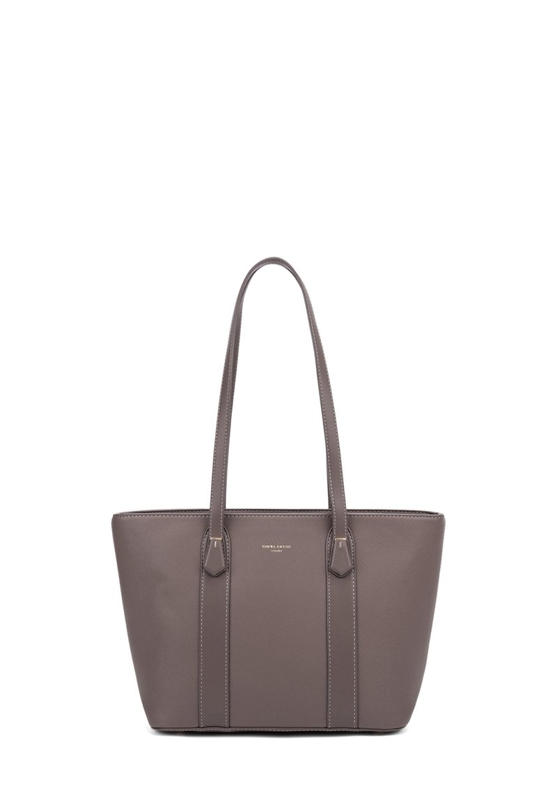 Grijze tote bag met twee lange handvatten, textuur oppervlak en minimalistisch ontwerp. Heeft subtiele stiksels en een logo detail aan de voorkant.