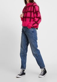 Monki Trui - neon pink