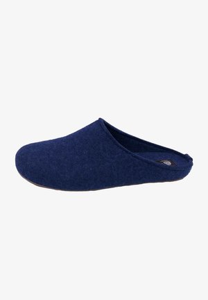 Chaussons en feutre bleu marine avec une forme contour, bout fermé et dos ouvert. Texture douce avec une semelle plate et un minimum de détails matériels.
