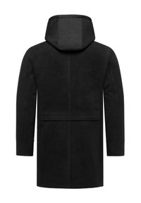 Čierny kapucňový kabát vyrobený z mäkkej látky. Obsahuje priamy strih, dlhé rukávy a zadnú kapsu s bezšvovým dizajnom.