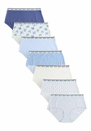 Siedem par damskiej bielizny w różnych niebiesko-białych wzorach, każda z białym paskiem w talii z napisem "NEXT".