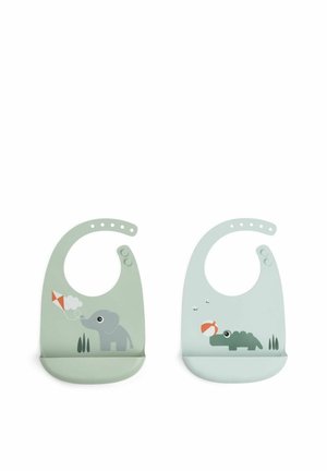 To silikone baby hagesmække med lommer, den ene grøn med et elefant- og drage-design, den anden lyseblå med en krokodille, der holder en bold.