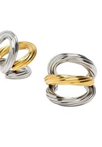 Dwa splecione pierścienie, jeden srebrny, a drugi złoty, z twistowanym wzorem o gładkich, odbijających powierzchniach i różnej grubości.