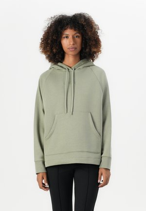 Olivengroen hoodie met een trekkoordcapuchon, voorzak en raglanmouwen. Zachte stof met een gladde textuur en minimale merkbedrukking.