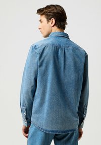 Wrangler Camisa - indigo valley